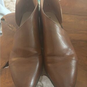 Pierre Dumas Women's Brown Flats